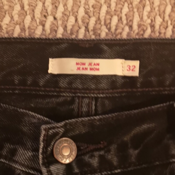 Levi mom jeans - Picture 3 of 4